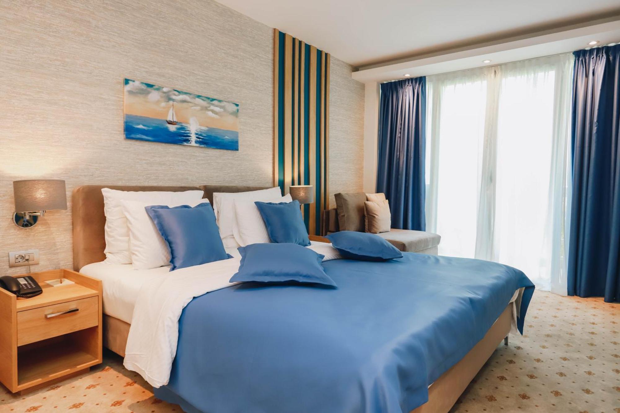 Hotel Montenegro Budva Bagian luar foto