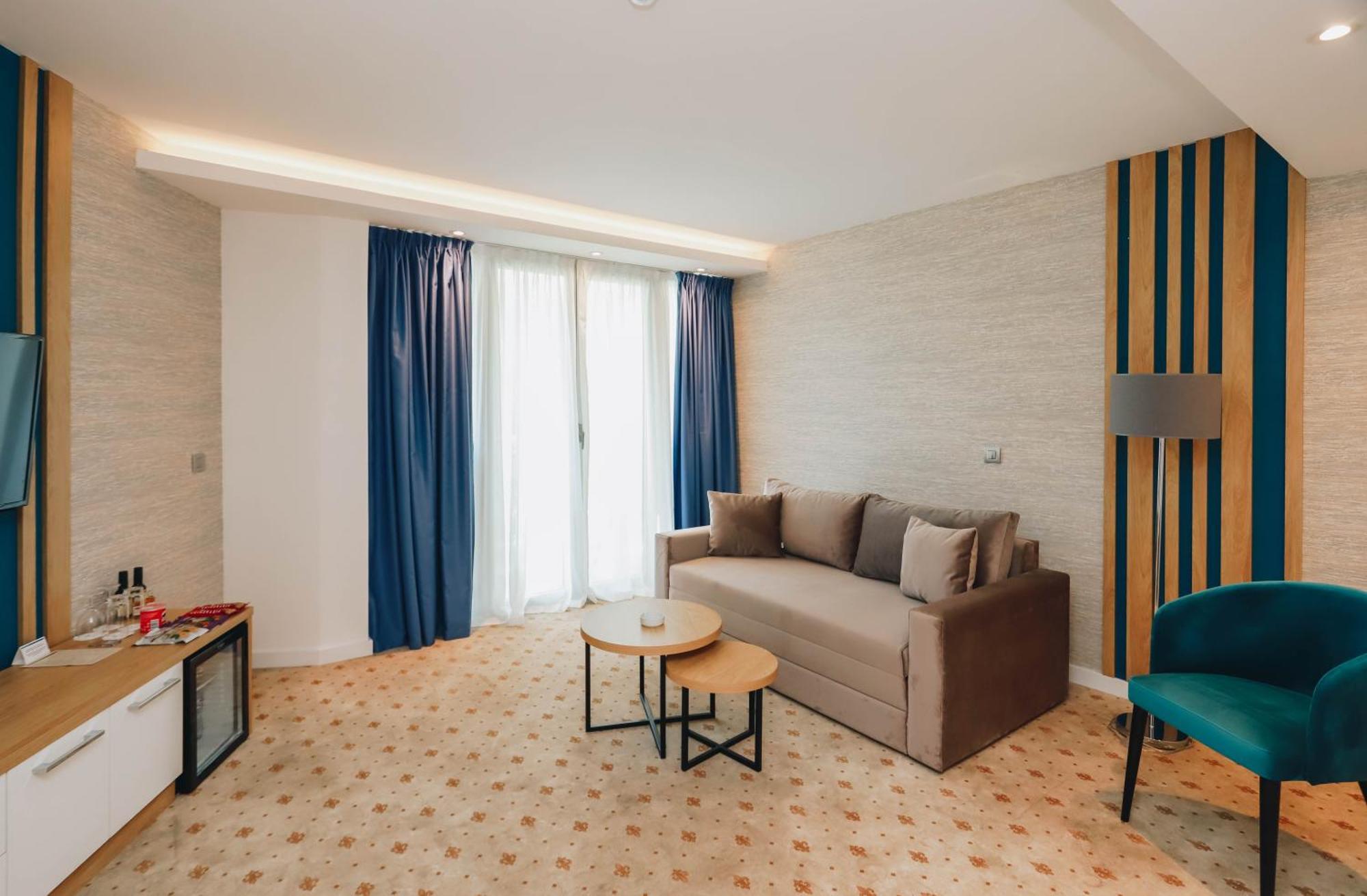 Hotel Montenegro Budva Bagian luar foto