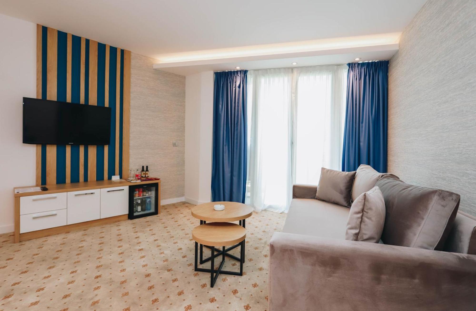 Hotel Montenegro Budva Bagian luar foto