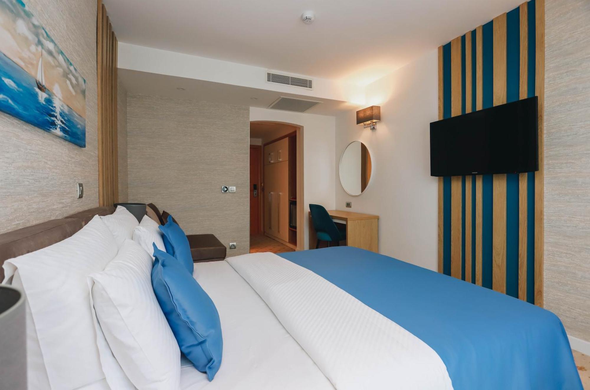 Hotel Montenegro Budva Bagian luar foto