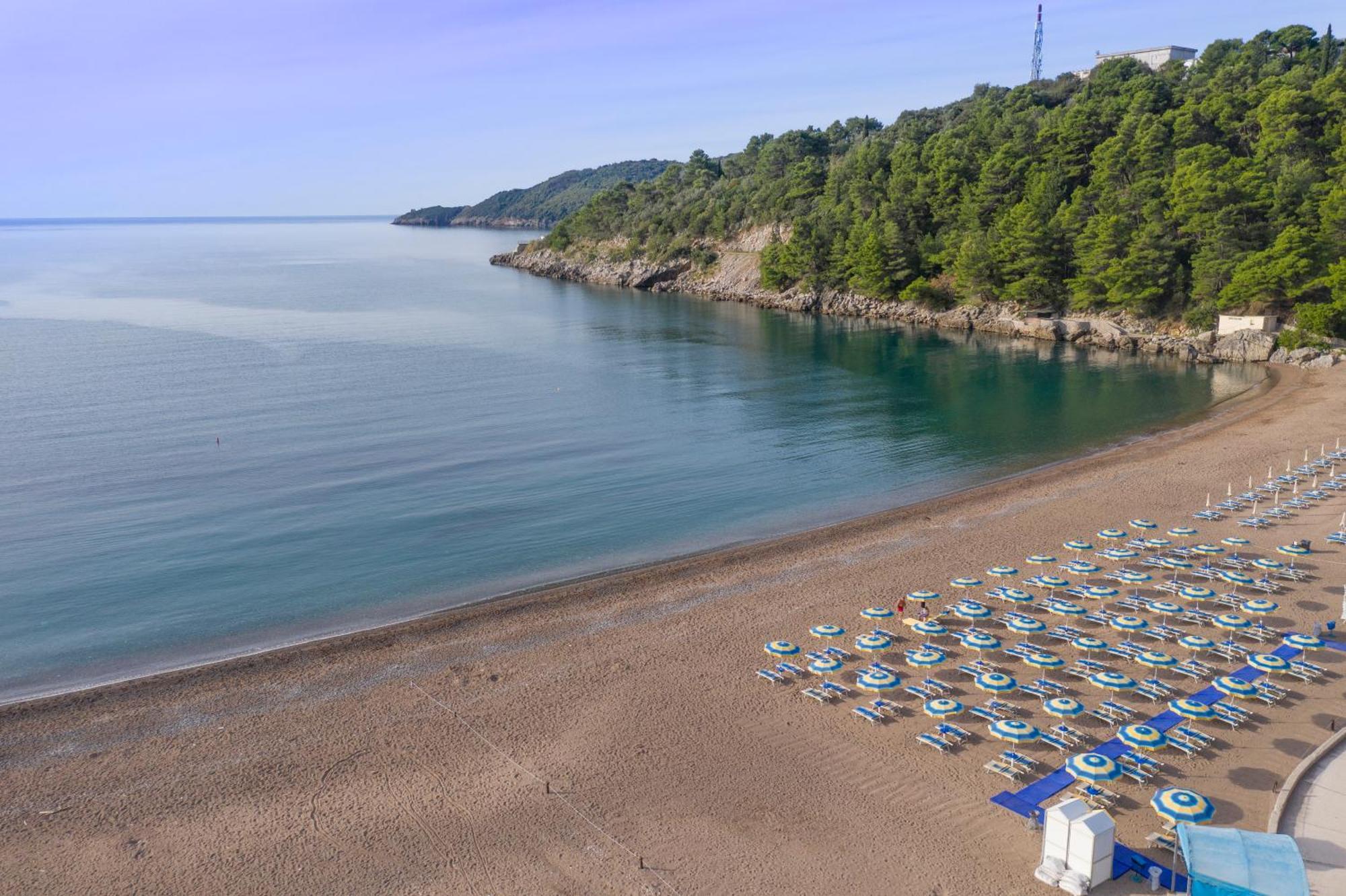 Hotel Montenegro Budva Bagian luar foto