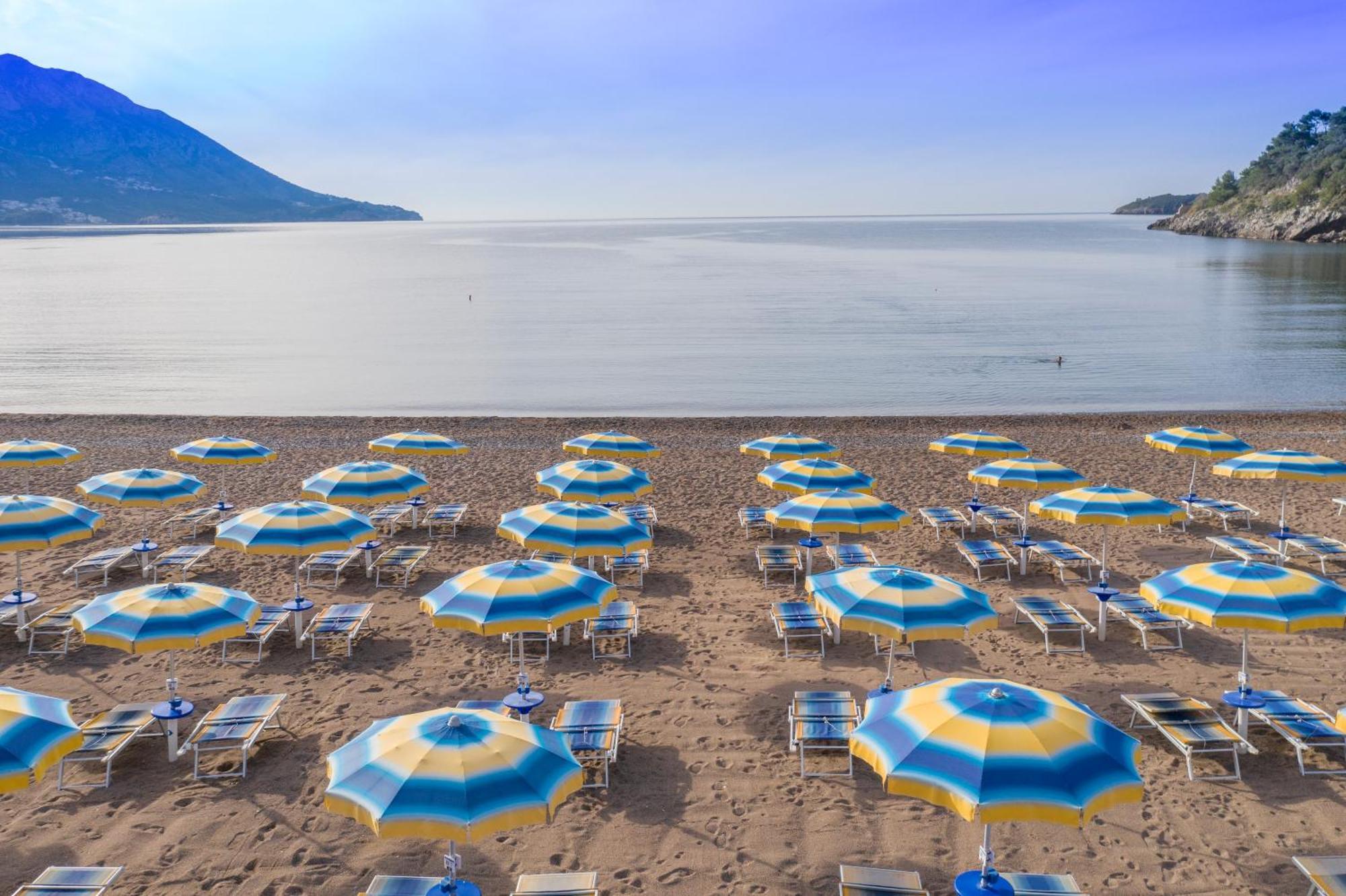 Hotel Montenegro Budva Bagian luar foto